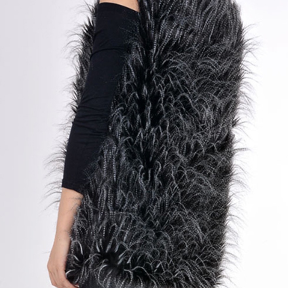 FAUX FUR VEST - Picture 2 of 4